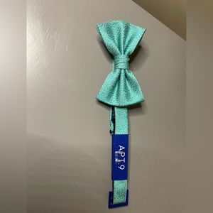 New with tags men bow tie